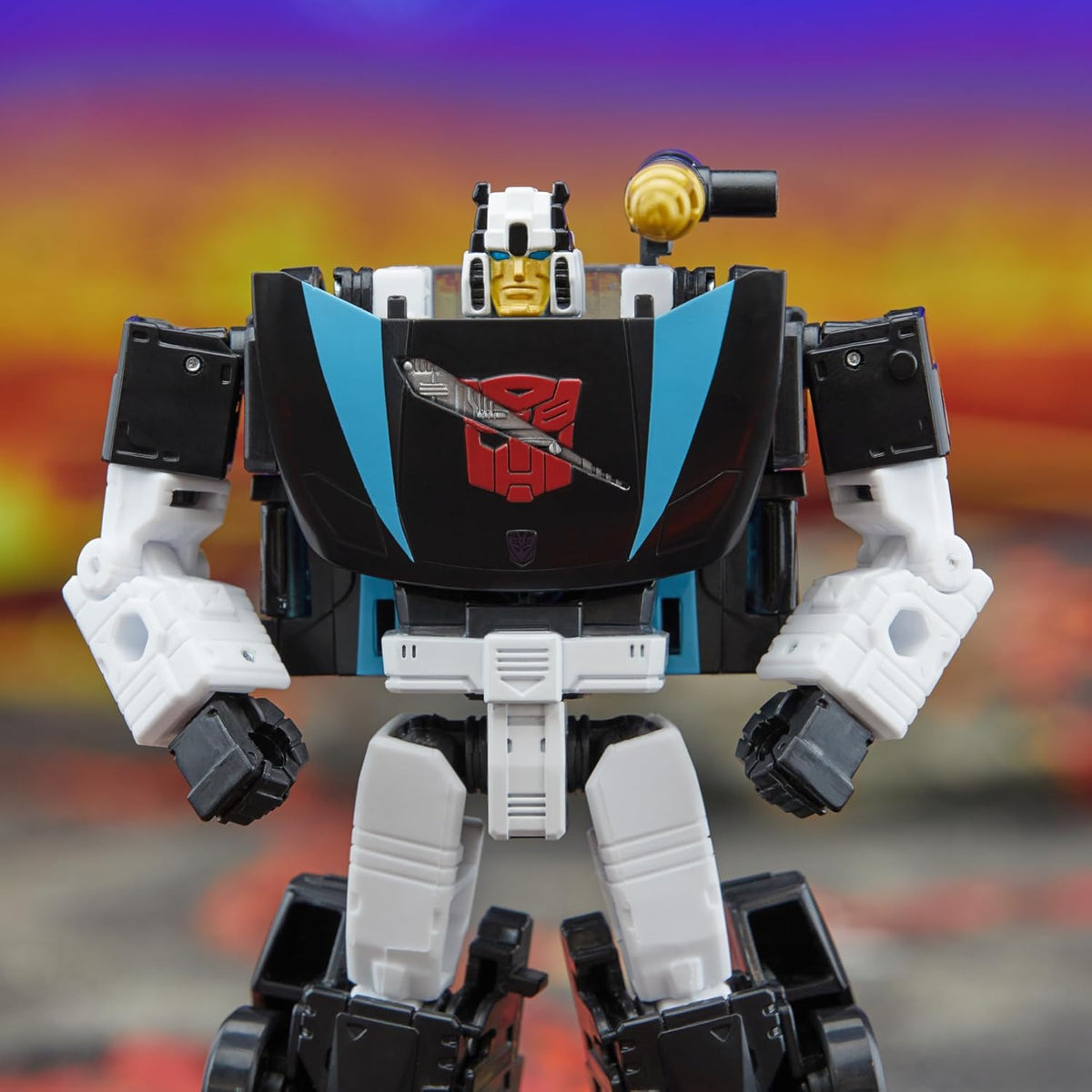 Transformers Generations Legacy United Deluxe Class Armada Universe Wheeljack Action Figure