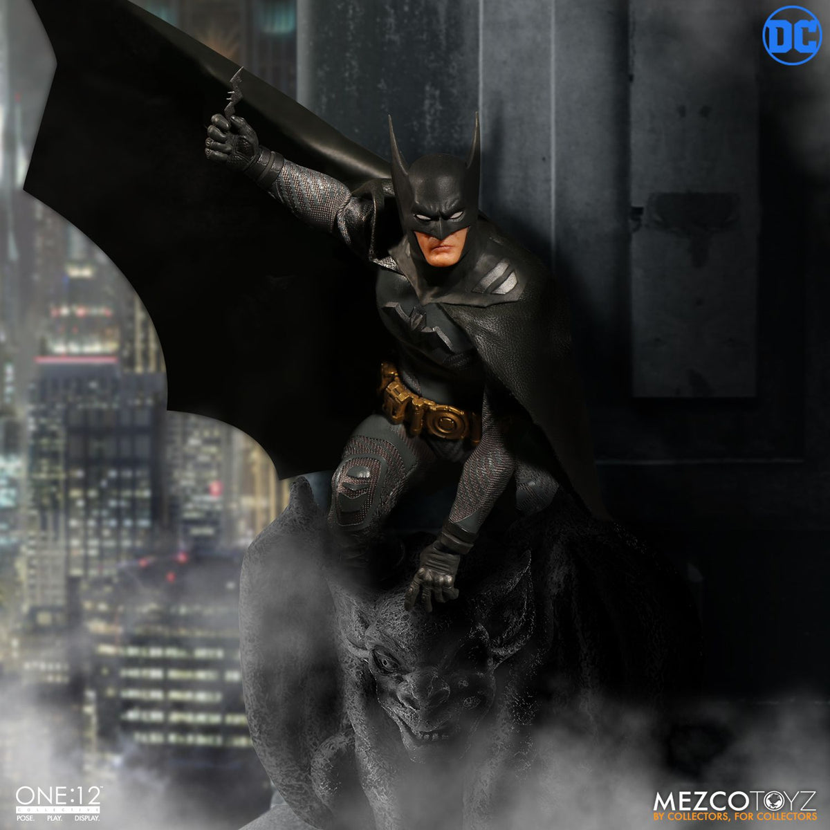 Mezco Toyz ONE:12 Collective: Ascending Knight Batman Action Figure