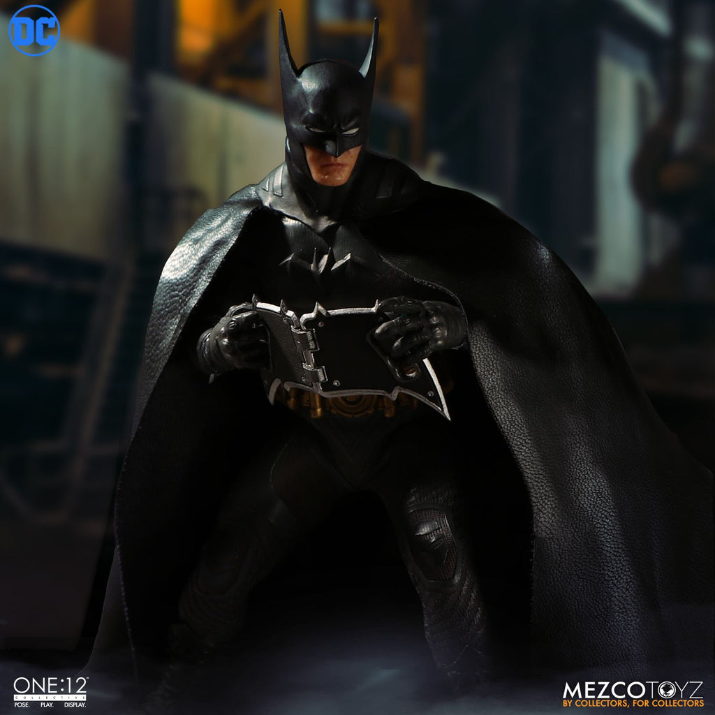 Mezco Toyz ONE:12 Collective: Ascending Knight Batman Action Figure