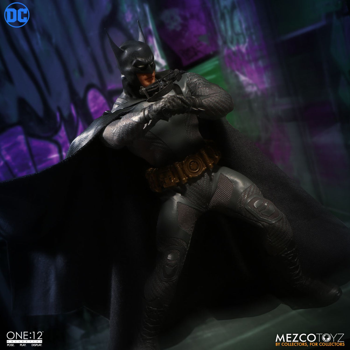 Mezco Toyz ONE:12 Collective: Ascending Knight Batman Action Figure