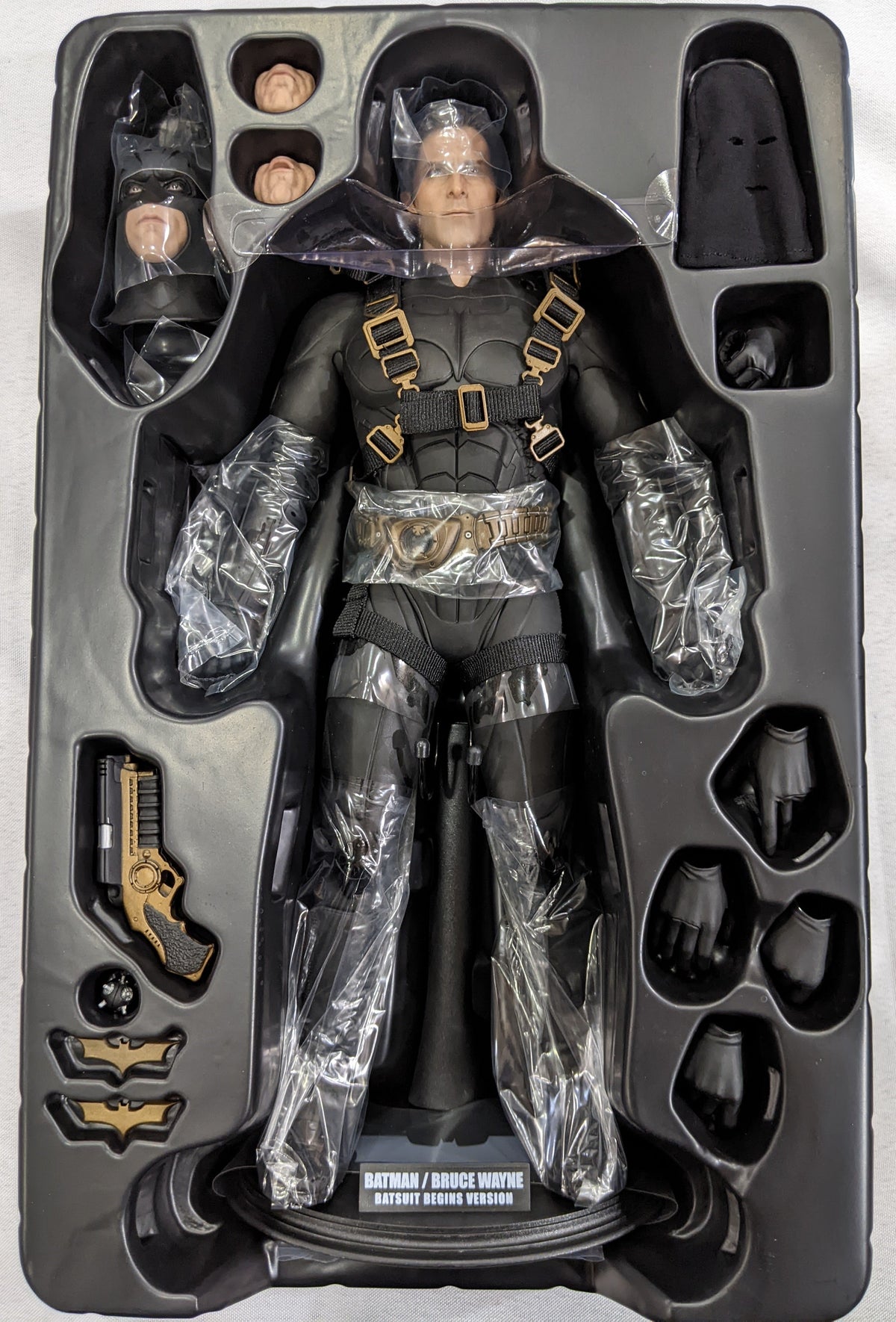 Hot Toys 1/6 Batman Begins Batman / Bruce Wayne (Batsuit Begins Ver.) Sixth Scale Figure MMS155 *Open Box*