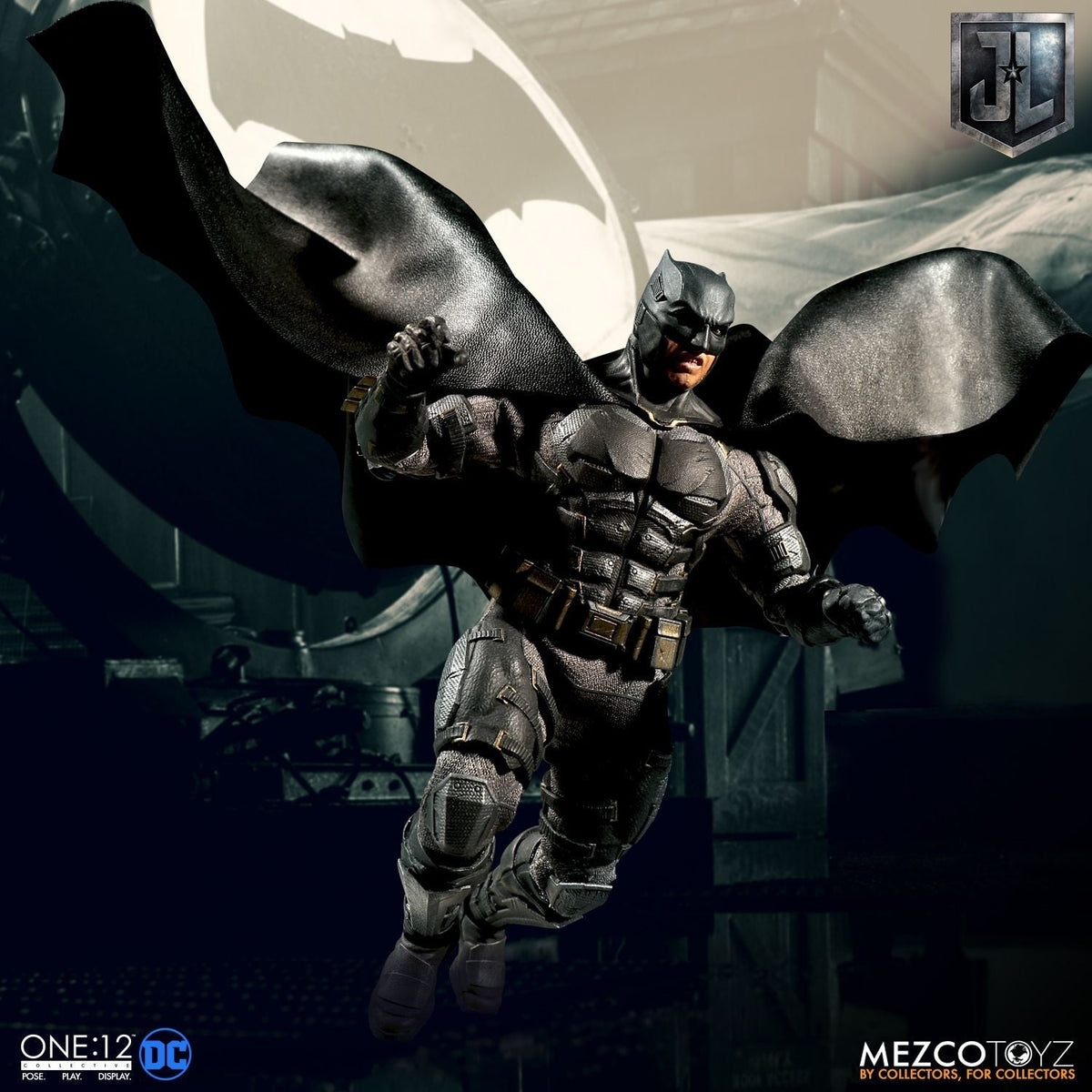 Mezco Toyz ONE:12 Collective: DC Comics Justice League Batman Tactical Suite Action Figure